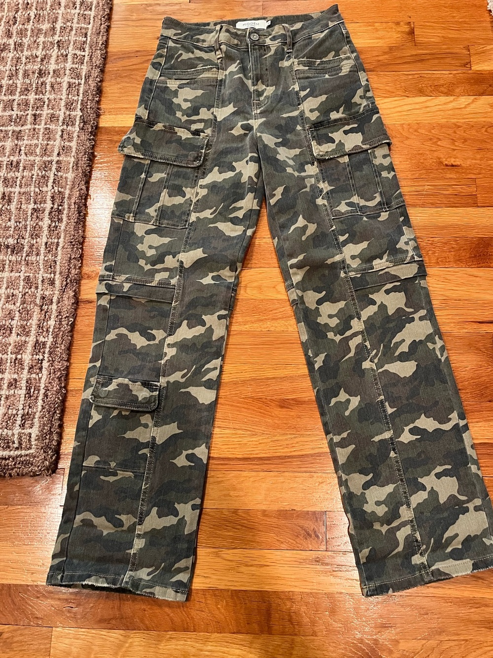 Women’s Green Camo Cargo Jeans by Hidden Size 26